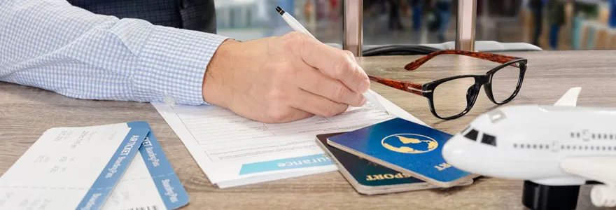 assurance hospitalisation senior en voyage